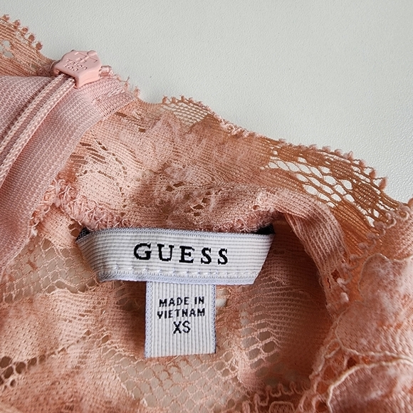Guess Women's Blush Pink Lace Top Blouse Zip Back Short Sleeve Stretch XS - Picture 9 of 12